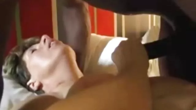 Kanos orosz lány harisnya, Baszik a kanapén