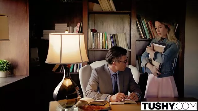Szenvedélyes szex egy Busty szőke a kocsiban