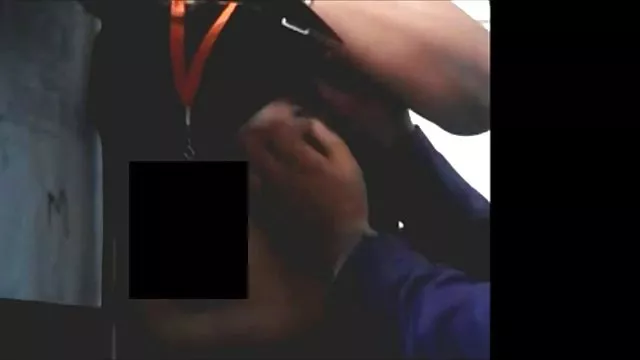 Szőke a trambulinon ugrált, majd punci ujjazás