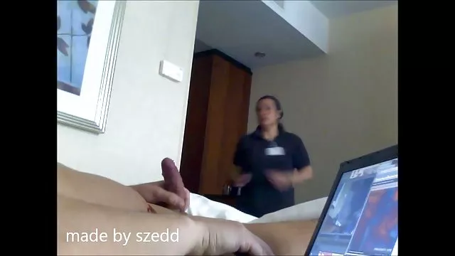 A lány nem látta a kamera Maszturbál a kanapén
