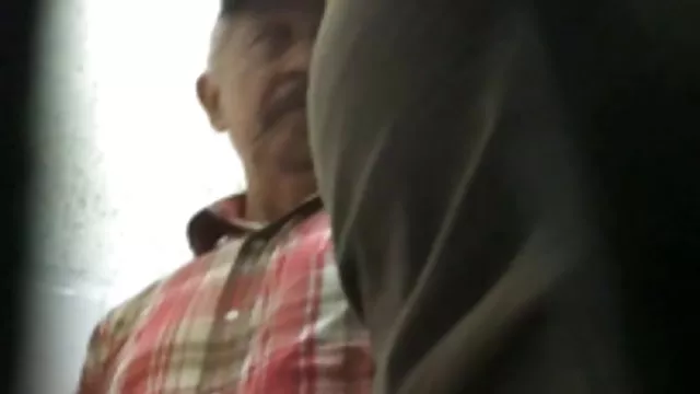Spriccelős orgazmus Busty reiuji Konténerek