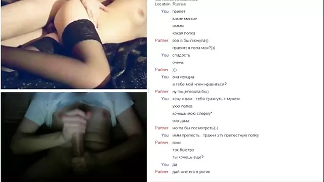 Két barátnő által a medence adott, hogy egy idős férfi