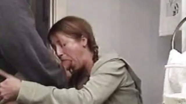 A fiú egészül ki mélyen a szájába Pelagia a pénisz