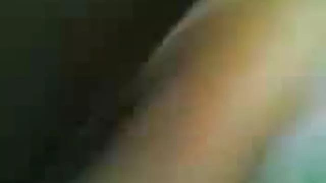 Férfi latex milf felesége teszi szopni a kemény kakas