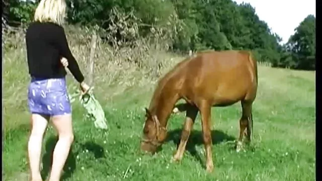 Ribanc kis Mellek törött maszturbál kellett szolgálni a srác