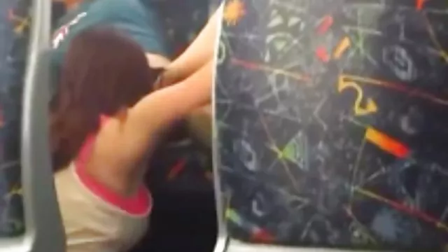 Kék fiú nem félénk, hogy maszturbál a kamera előtt