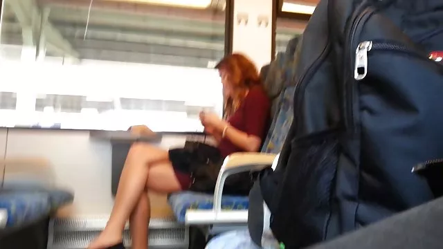 Aranyos barna úgy döntött, hogy megpróbálja fehér harisnya