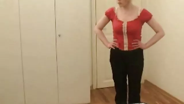 Szexi szőke elcsábította fiatal maior