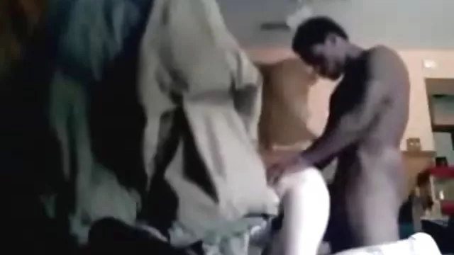 Gyönyörű anális szex egy fiatal csaj szexi nadrág