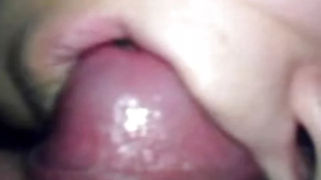 Egy fiatal francia nő megmutatja a bájait a videochat chaturbate
