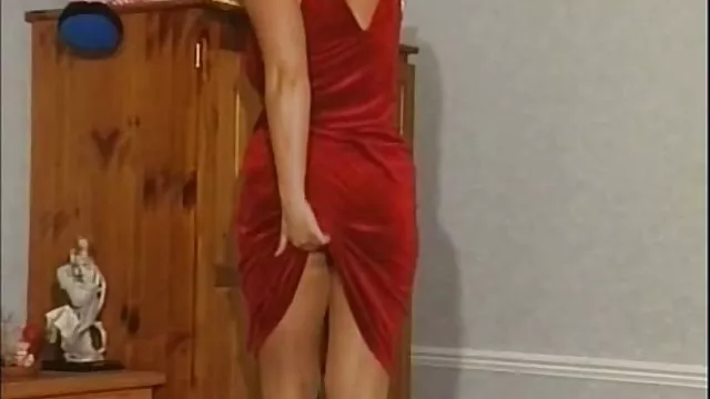 Busty babe maszturbál a zuhany alatt