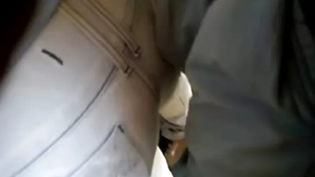 A lány találkozott egy fickó a wc-ben, s vitte, hogy a saját