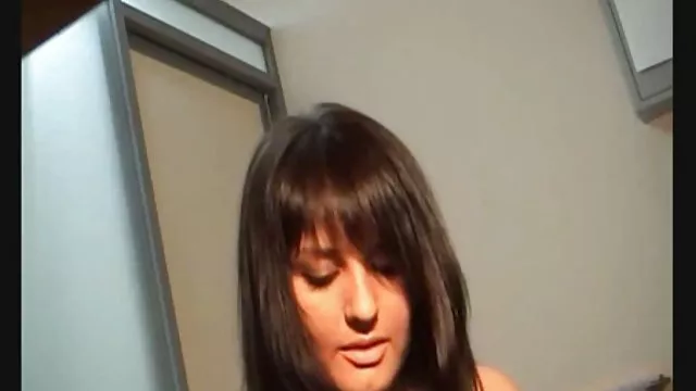 Jennifer Esposito ruha nélkül, egy epizód az 